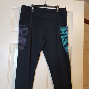 Brand new Zyia Black Camo Reflective Pocket Capri Size 20